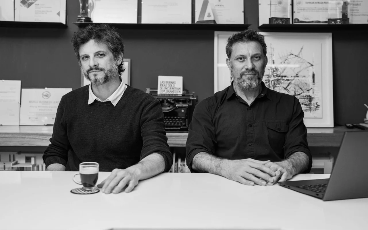 Fernando Hitzig y Leonardo Militello, socios fundadores, en el estudio